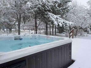 Bañera de hidromasaje al aire libre