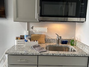 Comfort-Zimmer | Eigene Küche | Kühlschrank, Mikrowelle, Wasserkocher mit Kaffee-/Teezubehör, Toaster