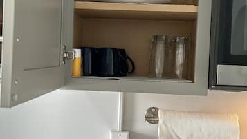 Comfort Room | Private kitchen | Fridge, microwave, coffee/tea maker, toaster
