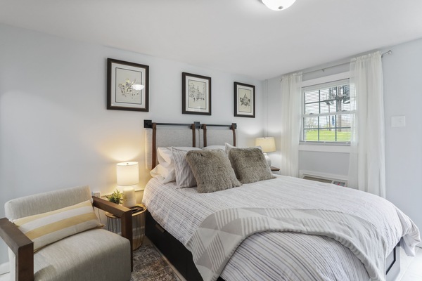 Kamar Single Comfort | Seprai premium, busa memori, dan didekorasi berbeda-beda