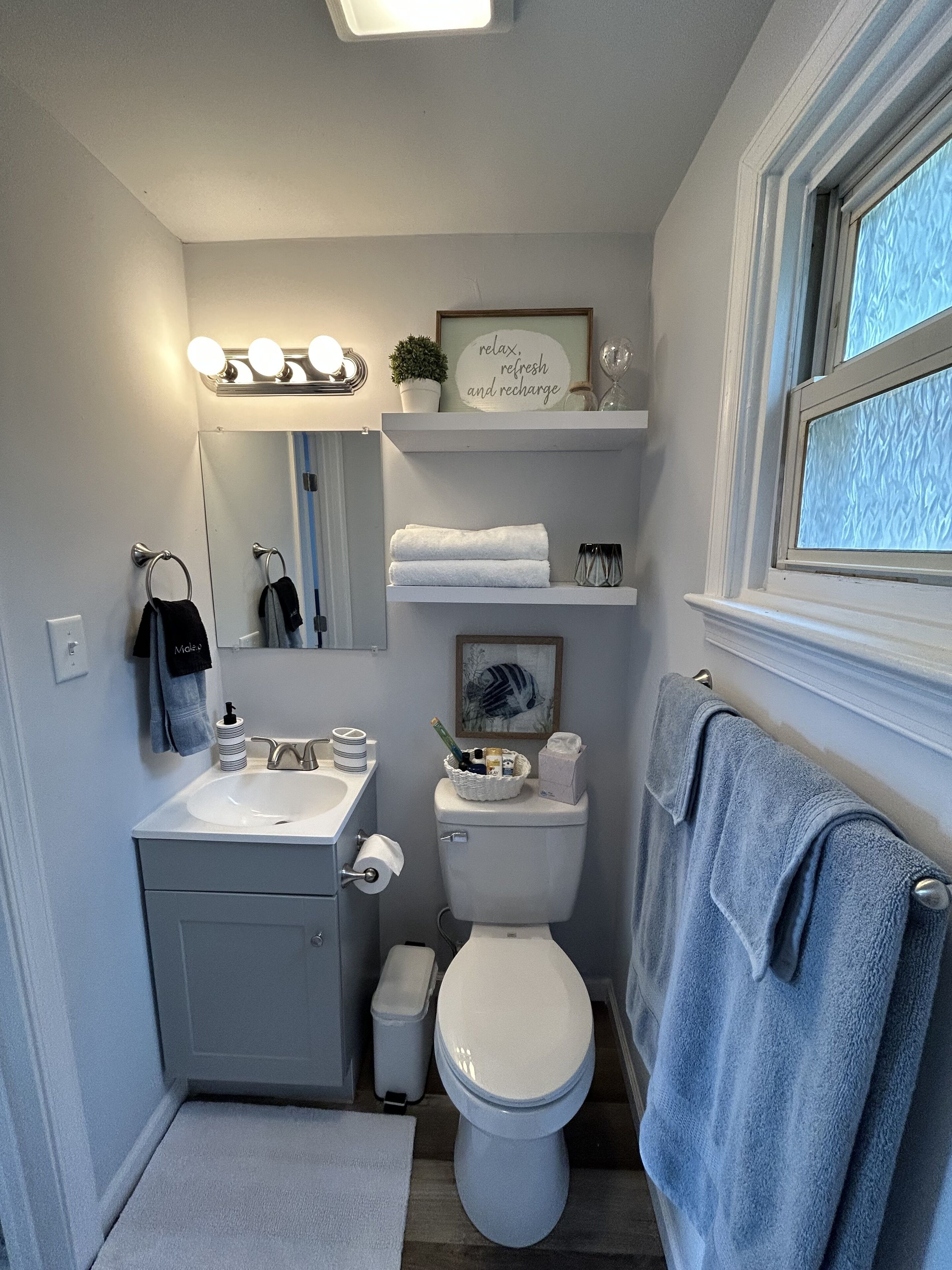 Comfort Room | Bathroom | Shower, hair dryer, towels, soap