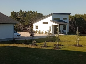 Exterior - NEW Casita, Located in upscale neighborhood on large lot. Private, safe, luxury. (Leander)
