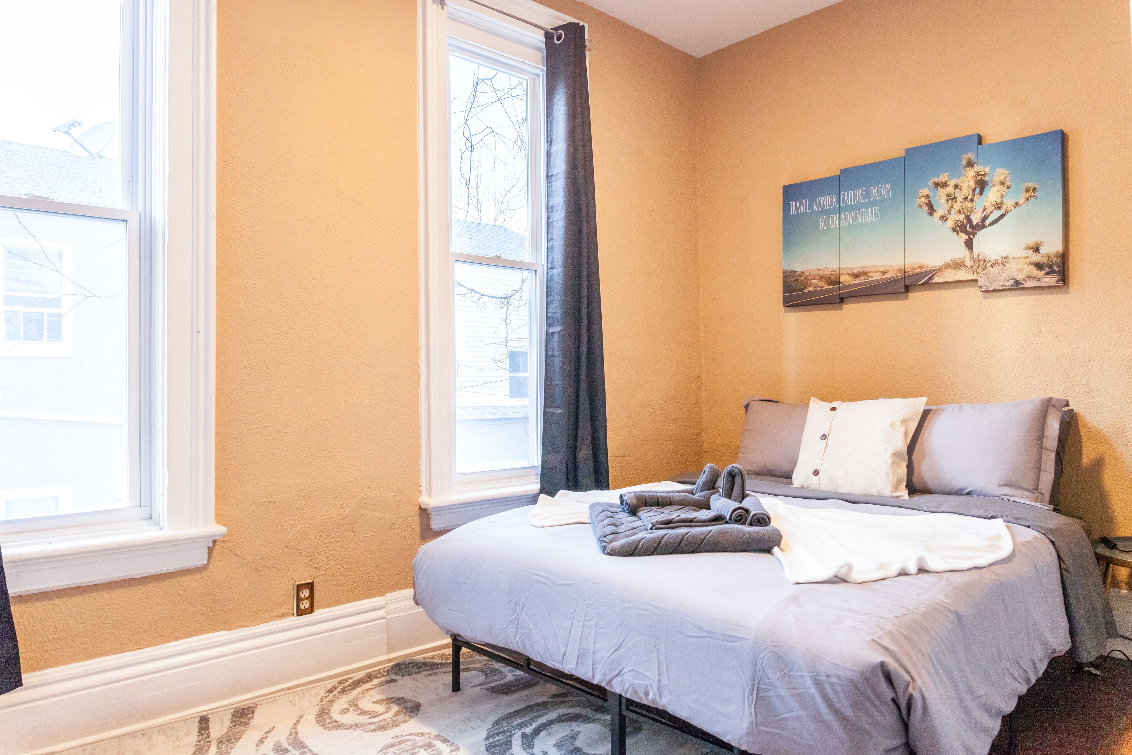 Spacious 2Bd in LowerWestside+Park+Desk+Modernise