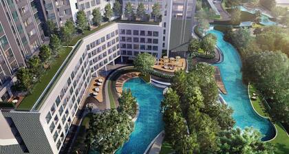 Resort style condo, high floor studio, pool view