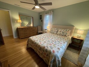 3 chambres, bureau, fer et planche à repasser, accès au Wi-Fi (inclus)