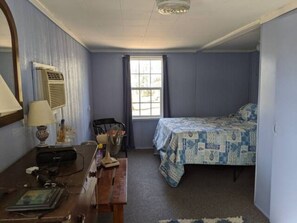 1 bedroom, WiFi, bed sheets - Private lakefront retreat (Cleveland)