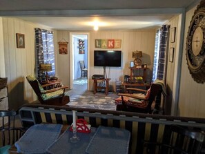 Interior - Private lakefront retreat (Cleveland)