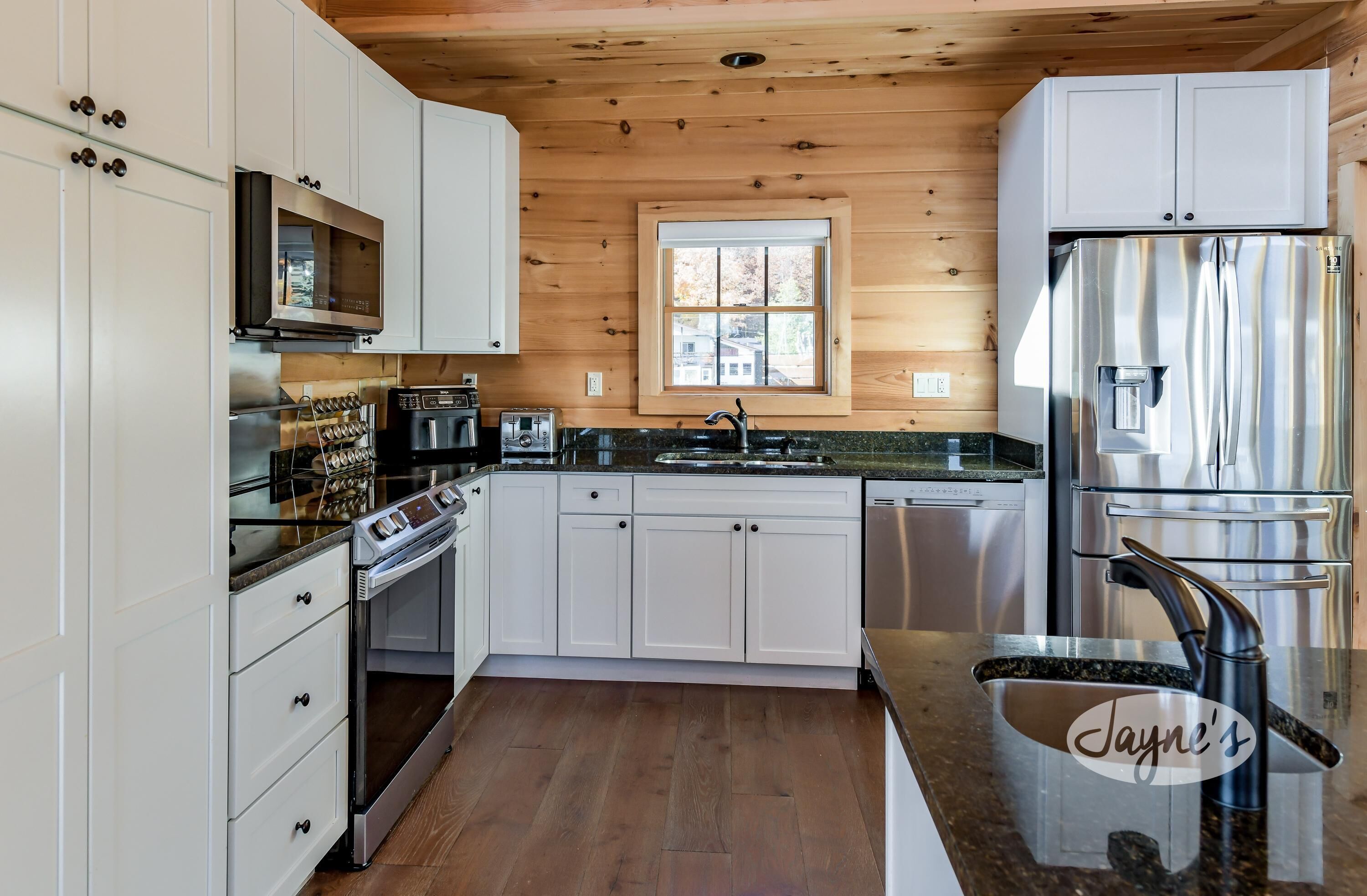 5 bed 4 bath cottage on Georgian Bay