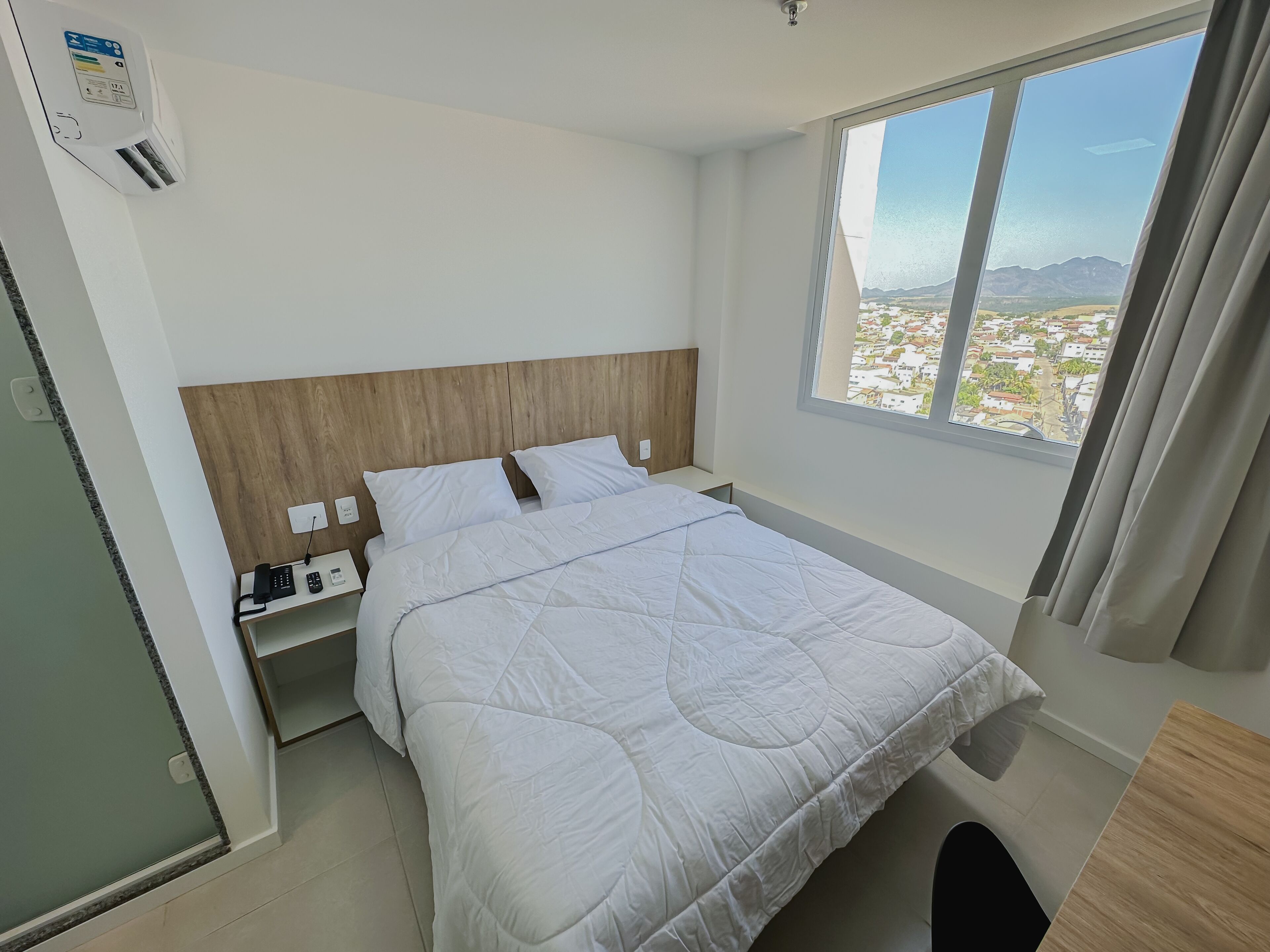 Quarto standard, 1 cama de casal | 1 quarto, frigobar, escrivaninha, Wi-Fi de cortesia