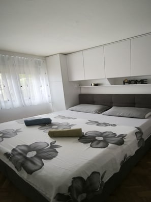 Iron/ironing board, Internet, bed sheets - Apartment Sunrise - One Bedroom Apartment with Balcony (Dugi Rat)