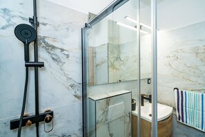 Bathtub, hair dryer, towels
