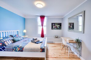 Bureau, fer et planche à repasser, Wi-Fi, draps fournis