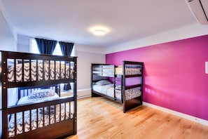 Desk, iron/ironing board, WiFi, bed sheets