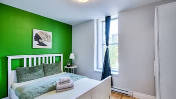 4 bedrooms, desk, iron/ironing board, WiFi