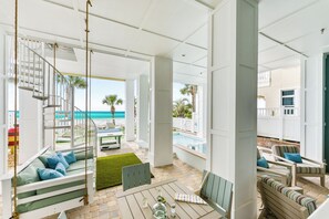 Outdoor dining - "5 O`Clock Somewhere" Luxury Beachfront + Private Pool (Panama City Beach)