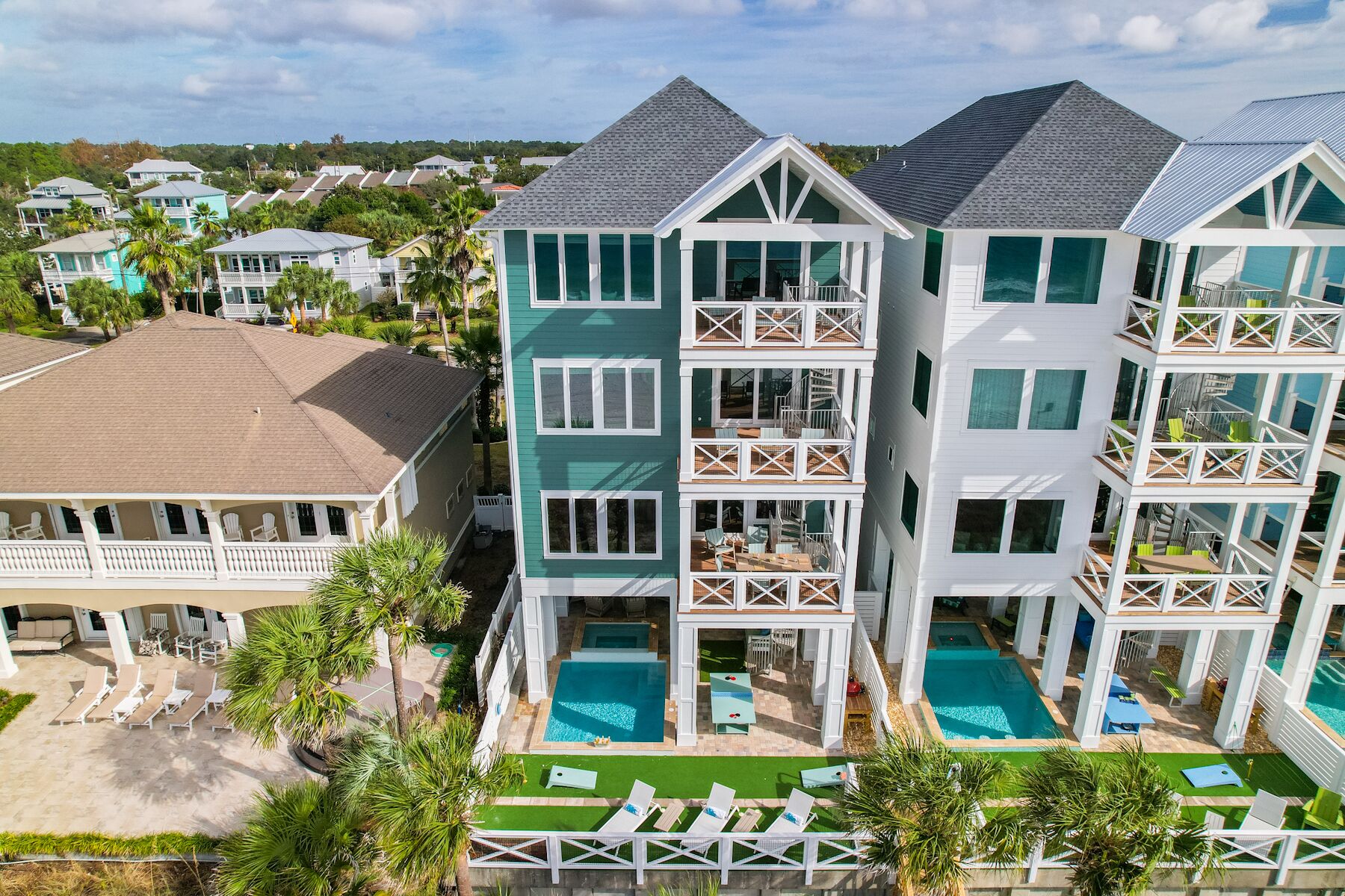 "5 O`Clock Somewhere" Luxury Beachfront + Private Pool