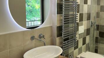 Dusch, hÄrtork, bidé och handdukar