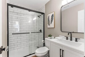 Hair dryer - King Bed | Central Location | 75" TV | Washer & Dryer | Shower & Tub | Patio | Updated (Pensacola)