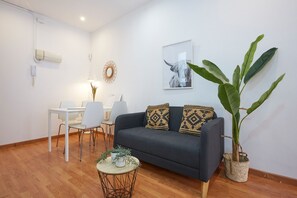 TV - 53PAR1013 - Magnifico piso en el centro de Poble (Barcelona)