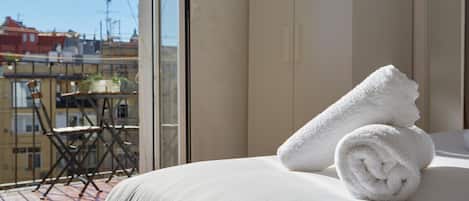 3 bedrooms, iron/ironing board, free WiFi