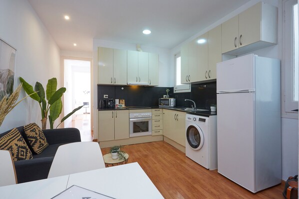 Fridge, microwave, oven, stovetop