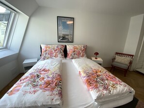 1 bedroom, internet, bed sheets