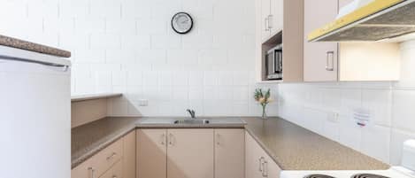 Micro-ondes, four, plaque de cuisson, grille-pain