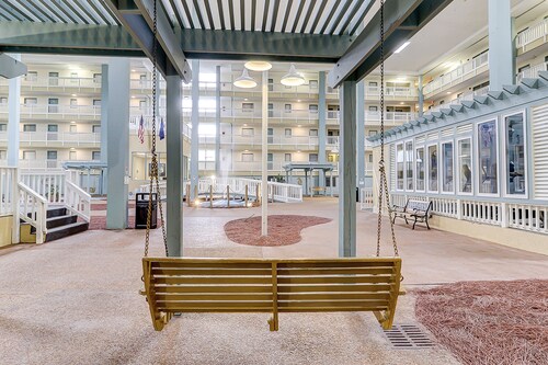 Gated resort condo with beach access, pools, hot tubs, gym, & tennis courts