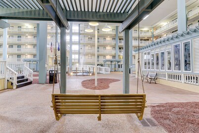 Gated resort condo with beach access, pools, hot tubs, gym, & tennis courts