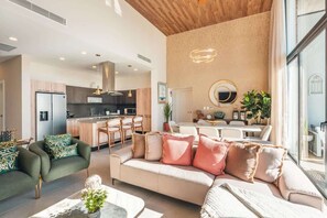 Unclassified image, 4 of 26, button