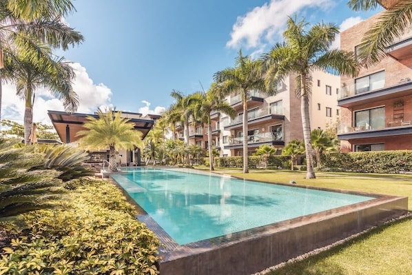 Unclassified image, 1 of 26, button