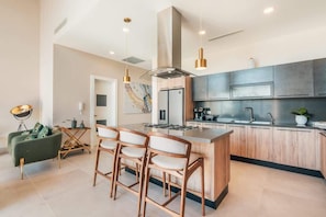 Fridge, microwave, oven, stovetop - Modern executive 2-bedroom apartment. (Punta Cana)