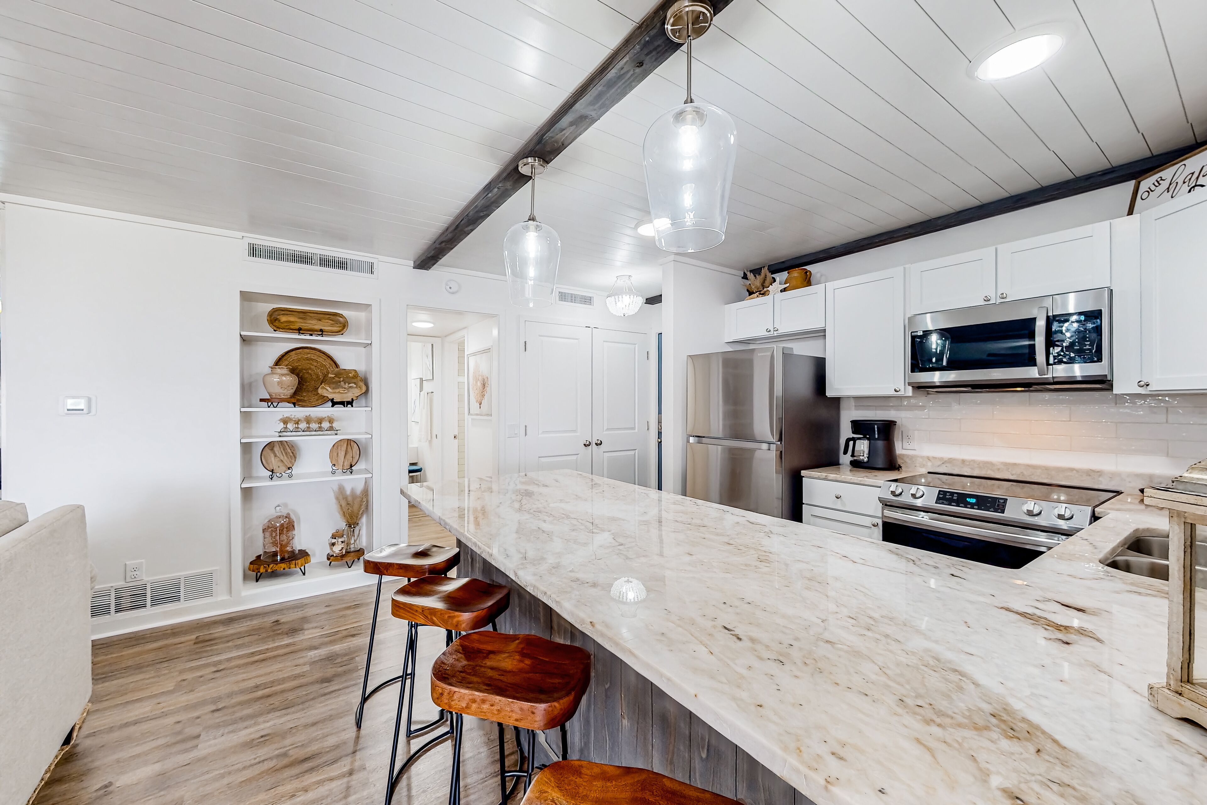 Bayfront condo near beach/golf with harbor views, central AC, & W/D