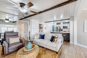 Televisión y chimenea 