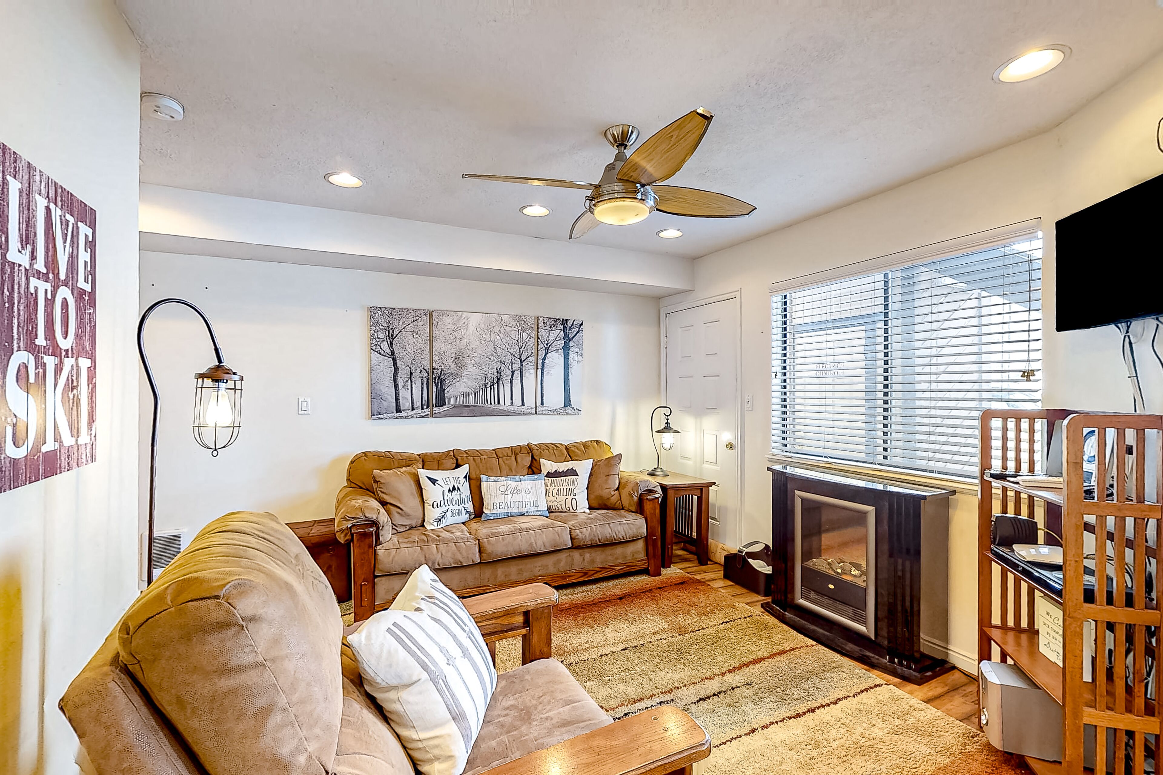 Dog-friendly condo near lifts & downtown with fireplace, grill, patio, streaming