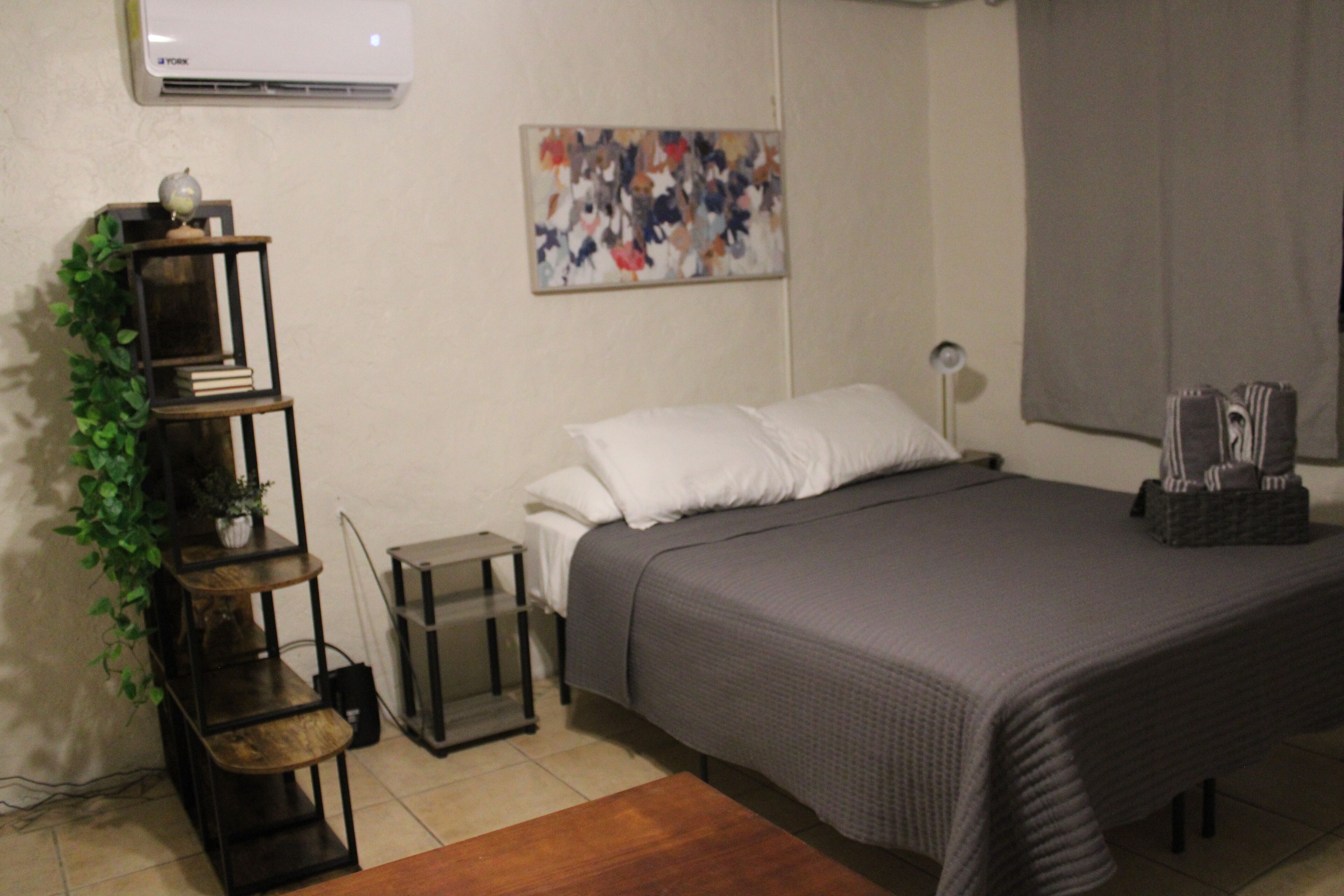 Minimalistic guest house