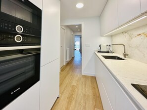 Fridge, microwave, oven, coffee/tea maker - Sunrise - Shippable Apartment on the Bay (Sant Feliu de Guíxols)