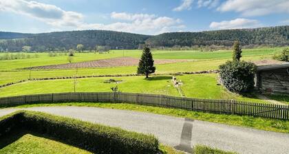 Schöne Ferienwohnung in ruhiger Lage mit Blick auf die Rhön.