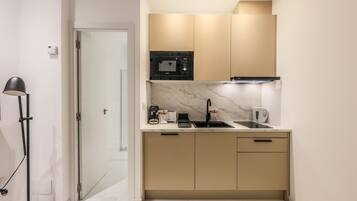 Fridge, microwave, stovetop, coffee/tea maker