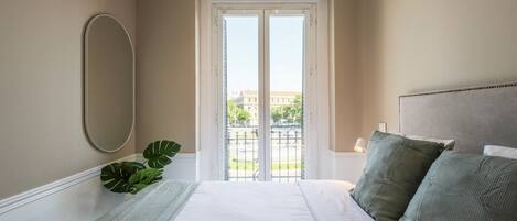 2 Schlafzimmer, Betten mit Memory-Foam-Matratzen, Bügeleisen/Bügelbrett