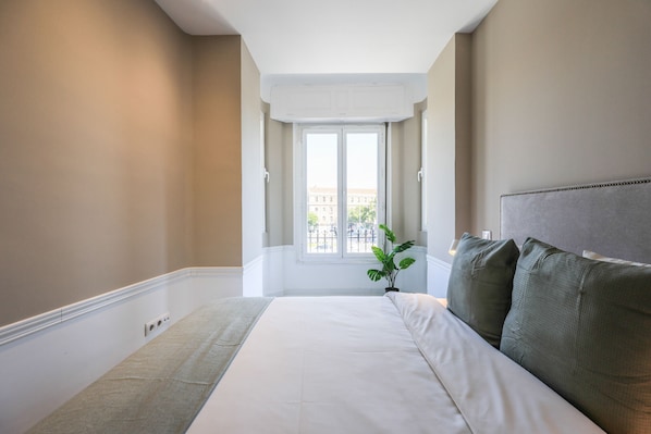 2 bedrooms, memory foam beds, iron/ironing board, free WiFi