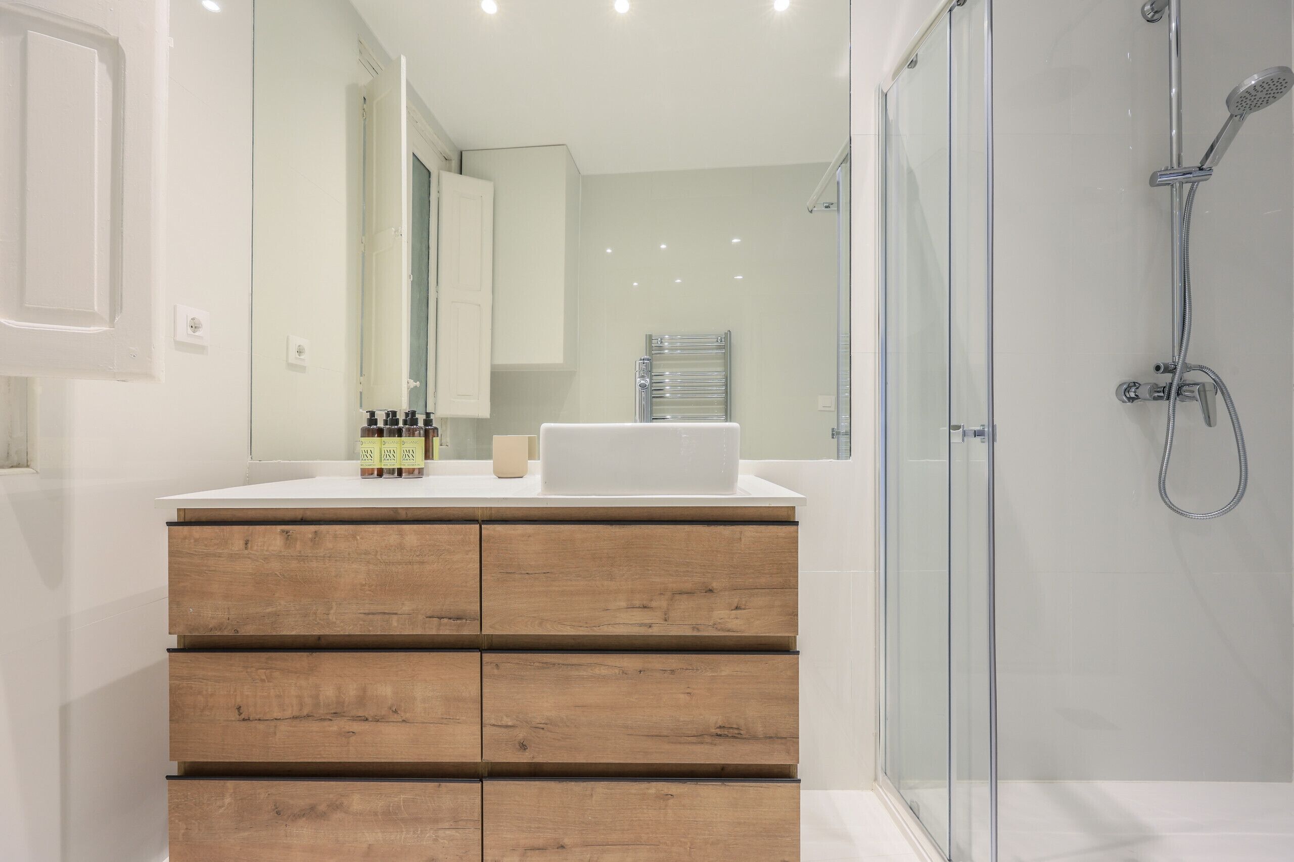 淋浴設備、風筒、提供毛巾、番梘