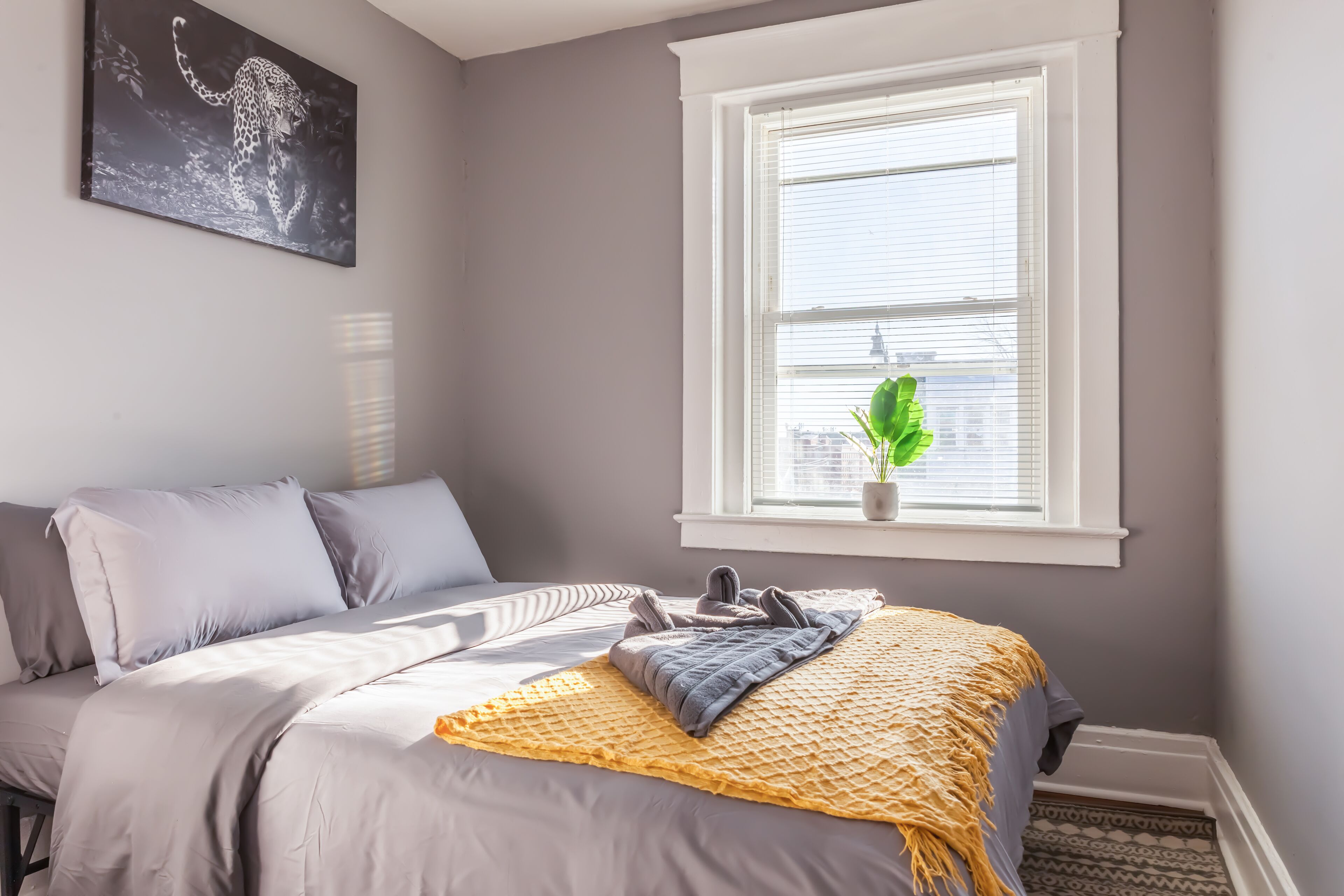 Luxury 2Bd in Lakeview+DT+Park+FastWifi+WorkDesk