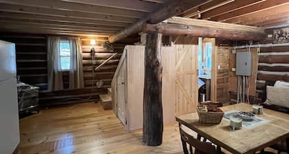 Very private log cabin nestled in the woods to unwind & unplug.