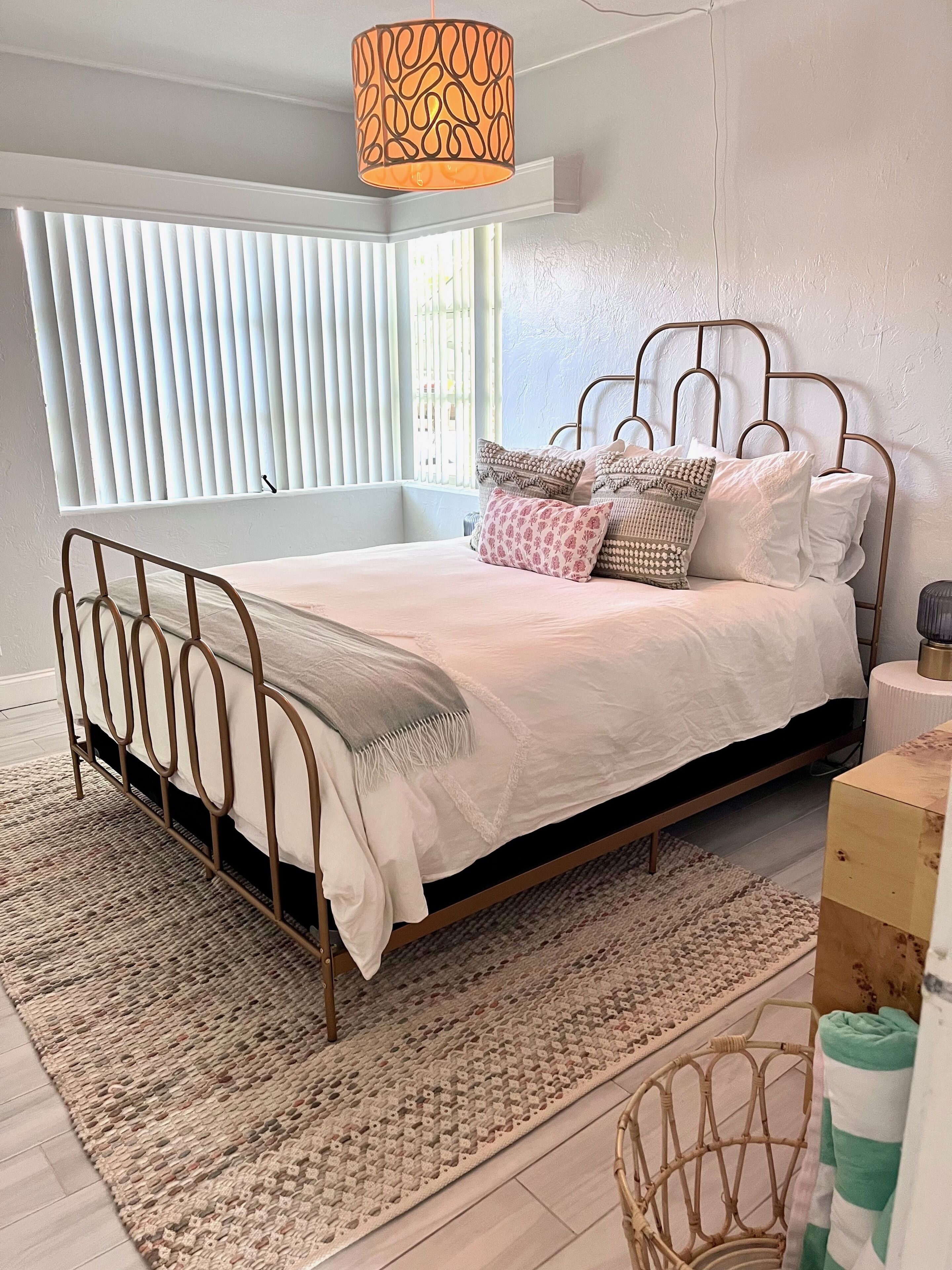 The Paloma-Mid-Century Modern 2-Bedroom Home - Beach Passes