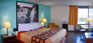 1 bedroom, iron/ironing board, bed sheets - Super 8 by Wyndham Branson/Andy Williams Theatre (Queen room) (Branson)
