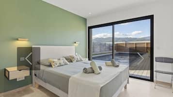 6 bedrooms, iron/ironing board, WiFi, bed sheets