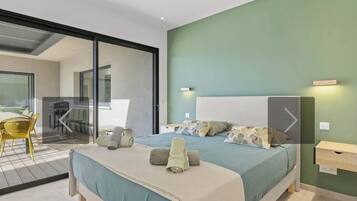 6 bedrooms, iron/ironing board, WiFi, bed sheets