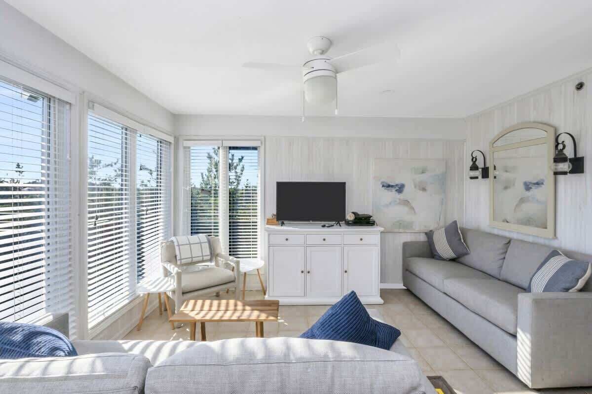 Fernseher, Tischtennisplatte