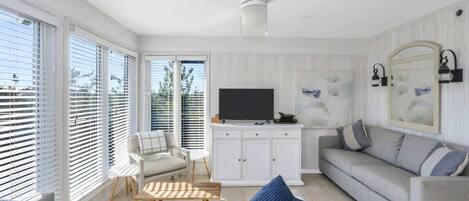 Fernseher, Tischtennisplatte